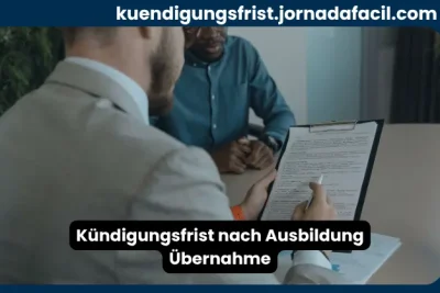 Kündigungsfrist nach Ausbildung Übernahme mit Arbeitnehmer beim Prüfen des neuen Arbeitsvertrags